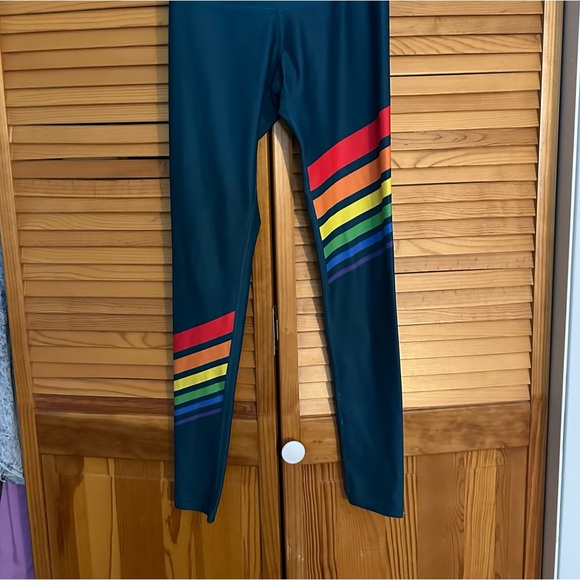 VINTAGE RAINBOW UNITY LEGGINGS - Picture 3 of 7